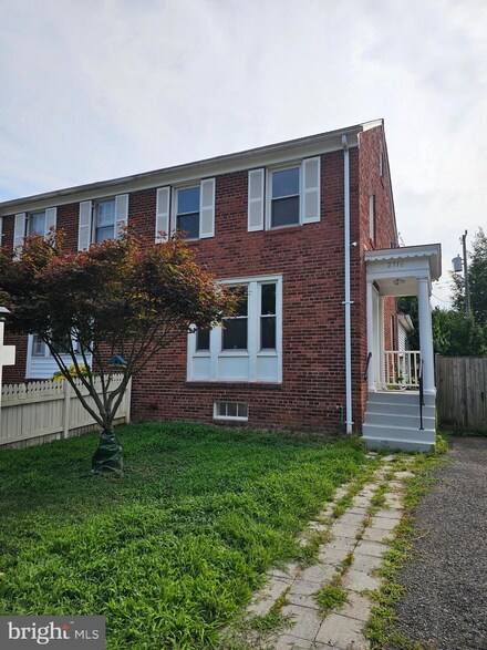 2716 S Troy St, Arlington, VA 22206