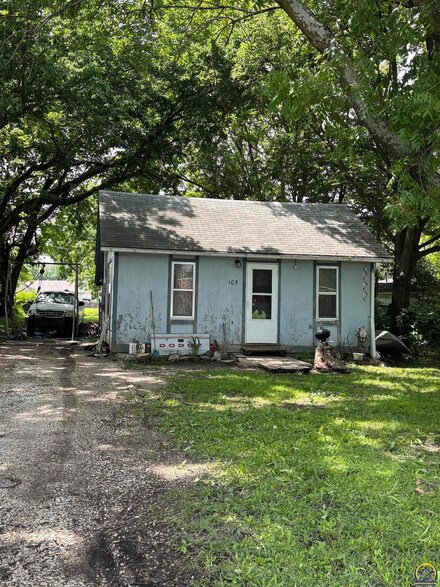 105 S Walnut St, Emporia, KS 66801