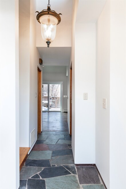 32 Tracy Ln, Shelburne, VT 05482