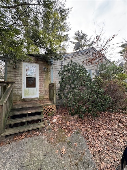 13 Hickory Rd, Halifax, MA 02338