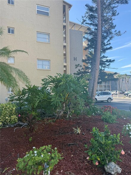 3697 Lake Bayshore Dr Unit 109, Bradenton, FL 34205