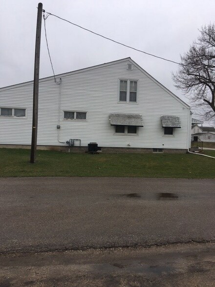 109 Clark St, Dysart, IA 52224