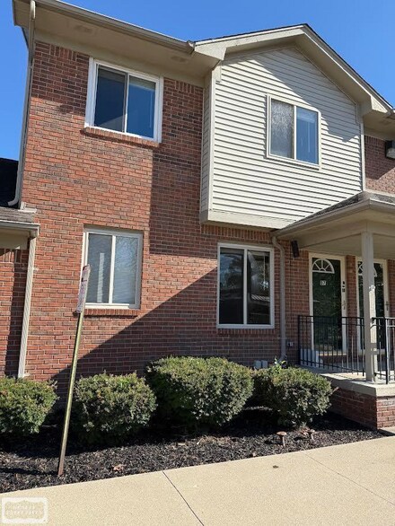 18530 E 14 Mile - B8 Rd Unit B8, Fraser, MI 48026