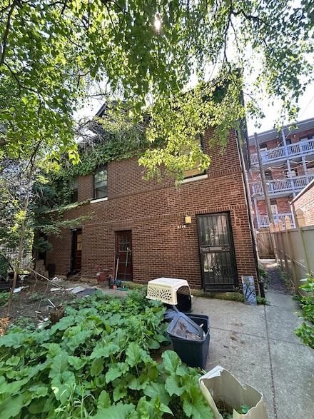 6714 S Paxton Ave, Chicago, IL 60649