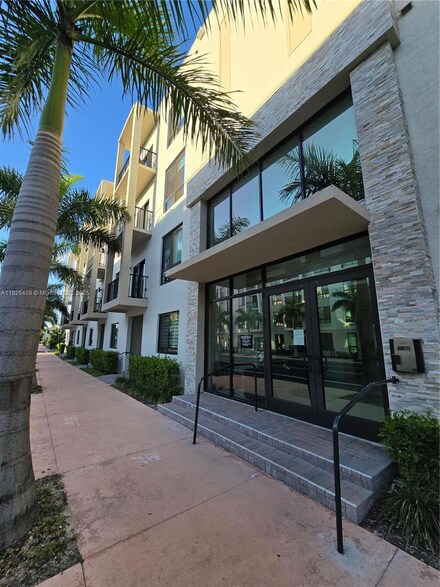 8167 NW 41st St Unit E-302, Doral, FL 33166