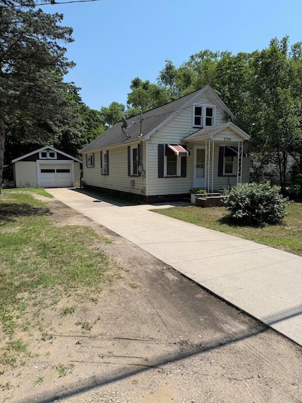 2754 Huizenga St, Norton Shores, MI 49444