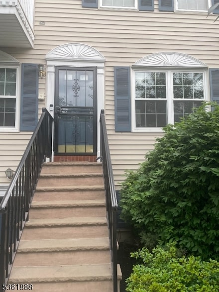 92 Callahan Ct, Newark, NJ 07103