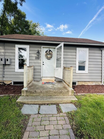 14204 Elkhart Place, Crown Point, IN 46307