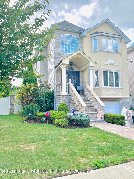 822 Clawson St, Staten Island, NY 10306