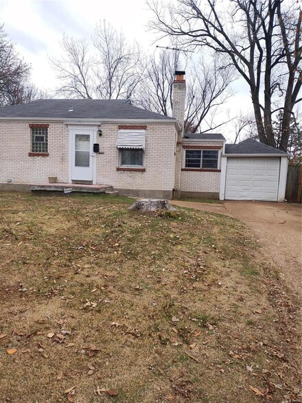 6226 Tyndall Dr, Saint Louis, MO 63134