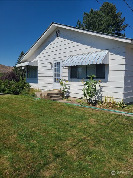 11 E Division St, Tonasket, WA 98855