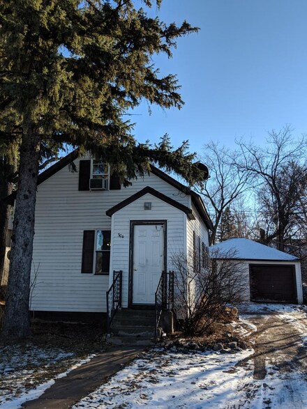 304 6th St, Moose Lake, MN 55767