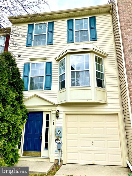35 Golf View Ct, Pine Hill, NJ 08021