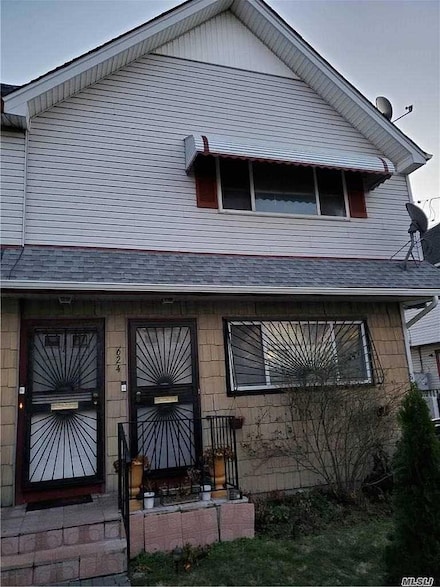 624 Beach 64th St, Arverne, NY 11692