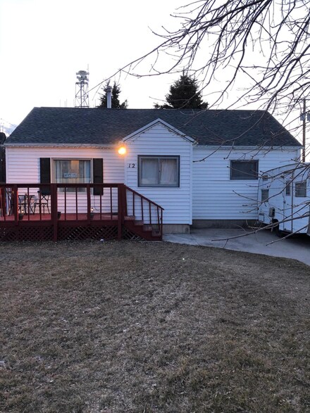 12 5th St S, Fairfield, MT 59436