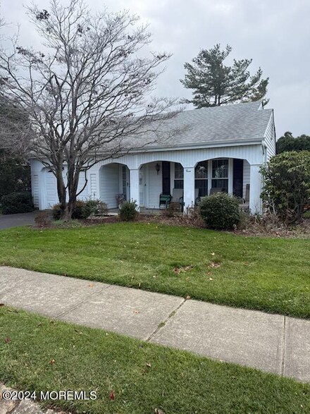 3 Gladstone Ave, Manchester, NJ 08759