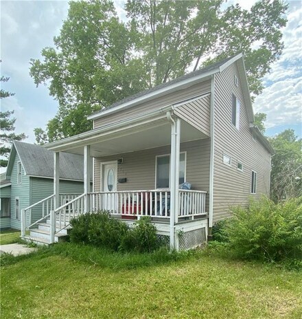711 Pearl St, Grinnell, IA 50112