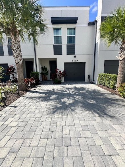 5689 Mentmore Dr, Mangonia Park, FL 33407