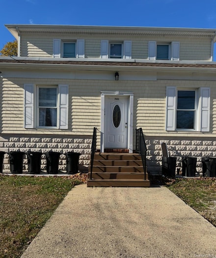 741 Clocks Blvd, Massapequa, NY 11758