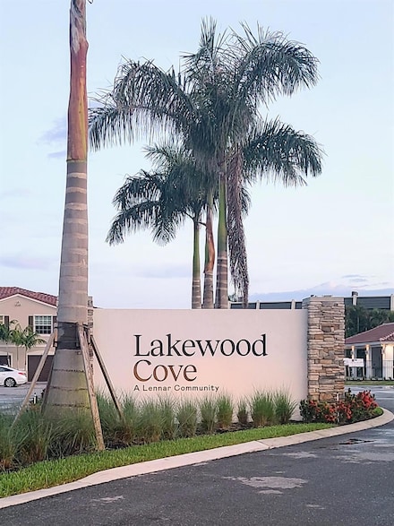 6745 Broadwater Ln, Lake Worth, FL 33467