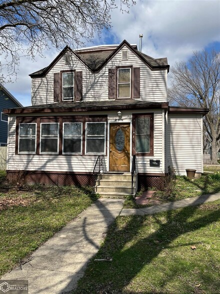 200 S Shore Dr, Clear Lake, IA 50428
