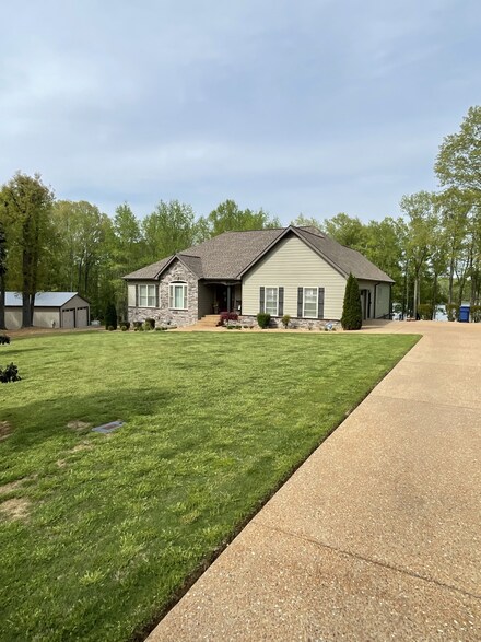 128 S Scenic Shore Dr, Dover, TN 37058