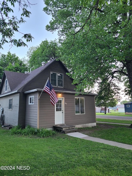202 Pioneer Ave, Hayti, SD 57241
