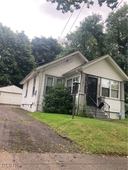 851 Springdale St, Akron, OH 44310