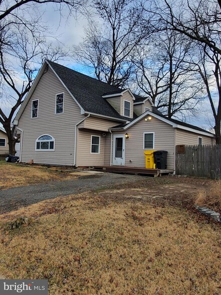 103 King George Dr, Glen Burnie, MD 21061