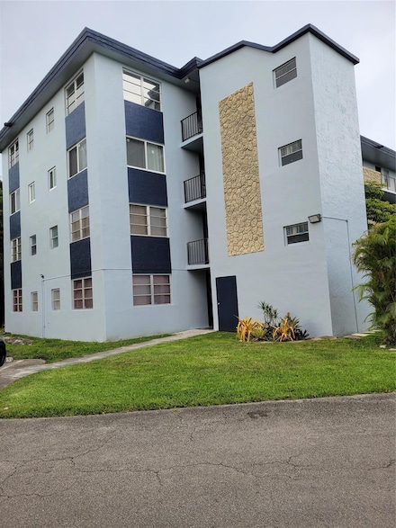 5275 NW 10th Ct, Plantation, FL 33313