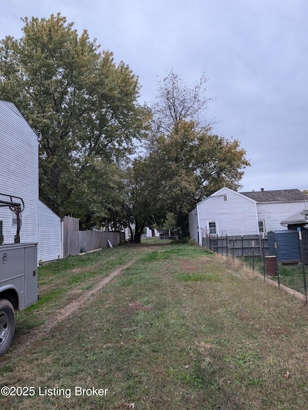 2438 Bank St, Louisville, KY 40212