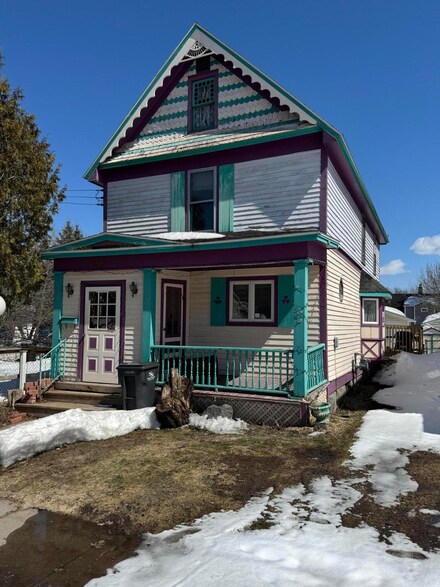 1013 Tweed St, Sault Sainte Marie, MI 49783