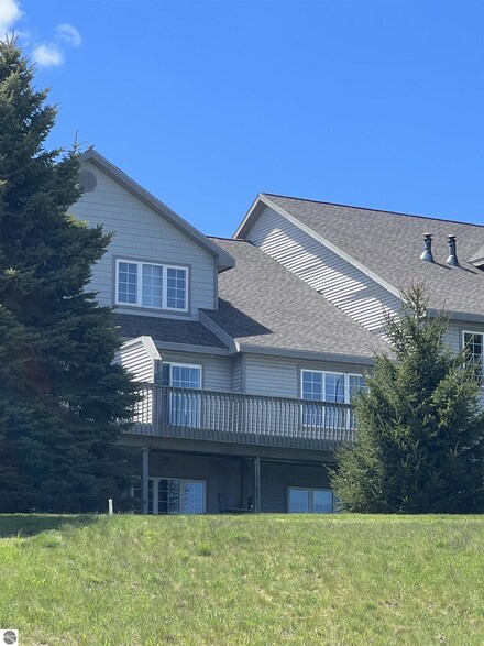 12087 S Elk Ridge Dr, Traverse City, MI 49684