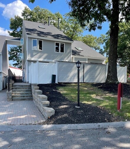 78 Meadow Pond Dr Unit B, Leominster, MA 01453