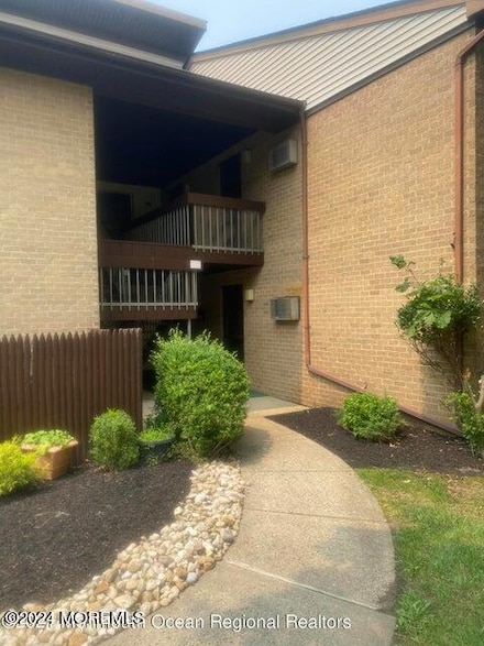 9 Pine Cluster Cir Unit J, Manalapan, NJ 07726