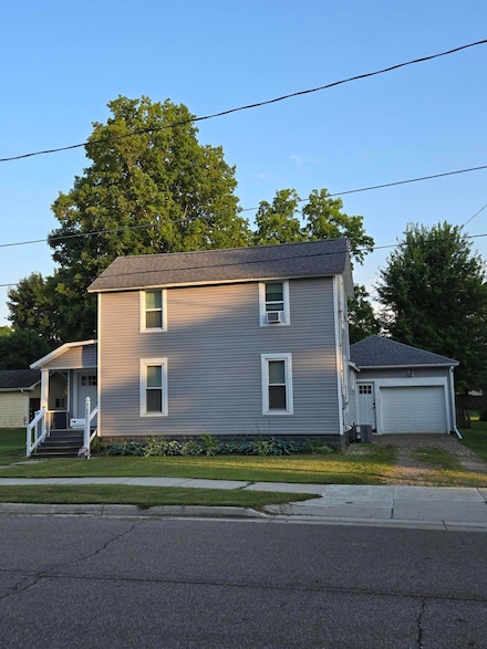 7 Hewitt St, Quincy, MI 49082