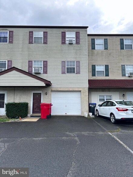 18 Berger Ln, Schwenksville, PA 19473
