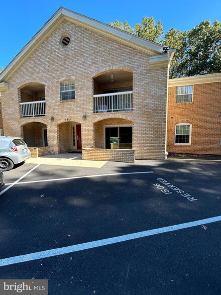 5815 Cove Landing Rd Unit 204, Burke, VA 22015