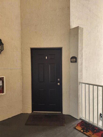 11601 NW 89th St Unit 206, Doral, FL 33178