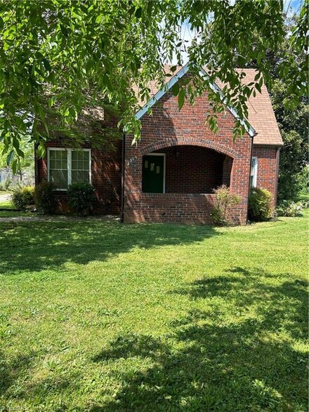 2309 E Sprague St, Winston Salem, NC 27107