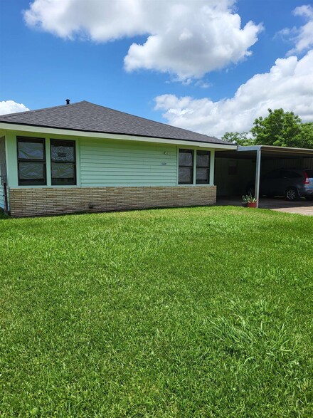 5221 Doyle Ave, Groves, TX 77619