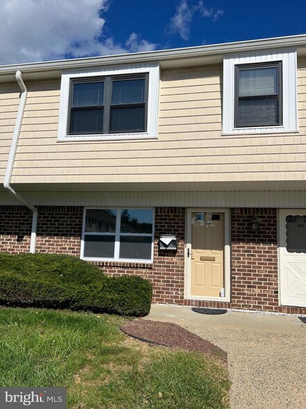 1414 Silver Ct, Hamilton Square, NJ 08690