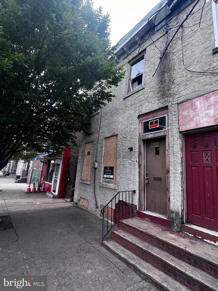 820 S 6th St, Camden, NJ 08103