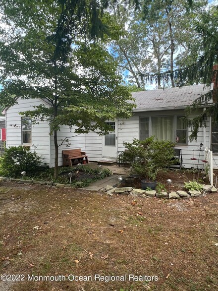 2202 Brookdale Park Dr, Forked River, NJ 08731