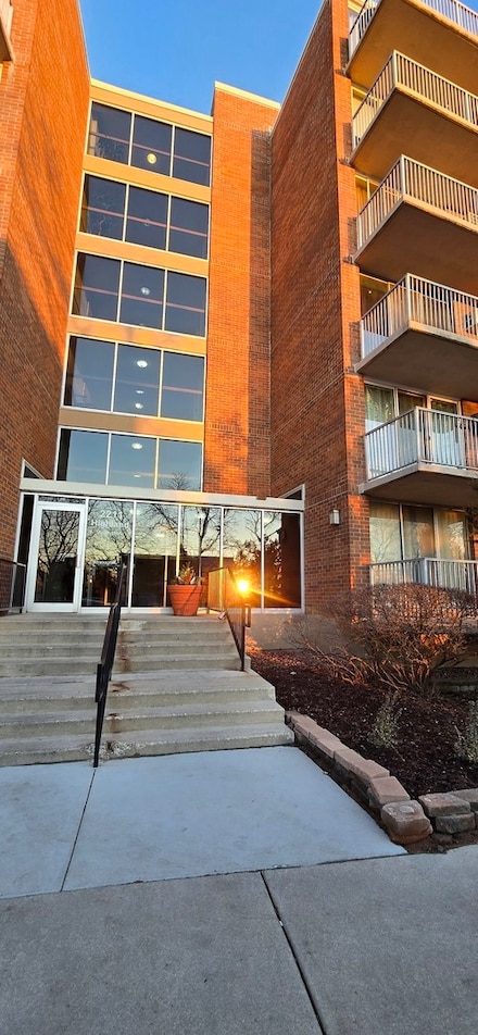 2211 S Highland Ave Unit 4A, Lombard, IL 60148