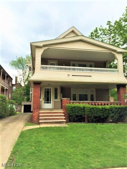 2720 Mayfield Rd, Cleveland, OH 44106