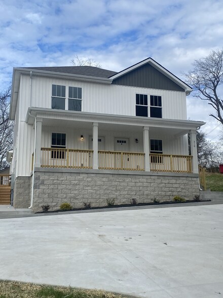 310 Herning Dr, Clarksville, TN 37042
