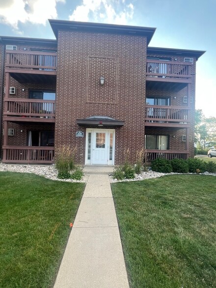 1140 Cedar St Unit 1B, Glendale Heights, IL 60139