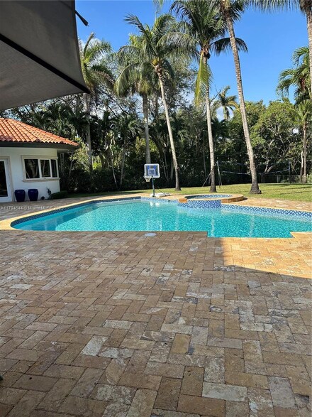 10600 SW 69th Ave, Miami, FL 33156