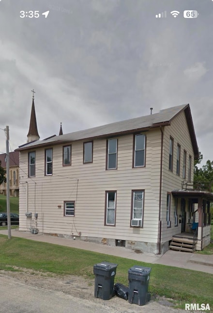2801 Roosevelt St, Clinton, IA 52732